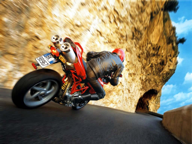 MOTARDS, A VOS GUIDONS ! MOTARDS, A VOS GUIDONS !